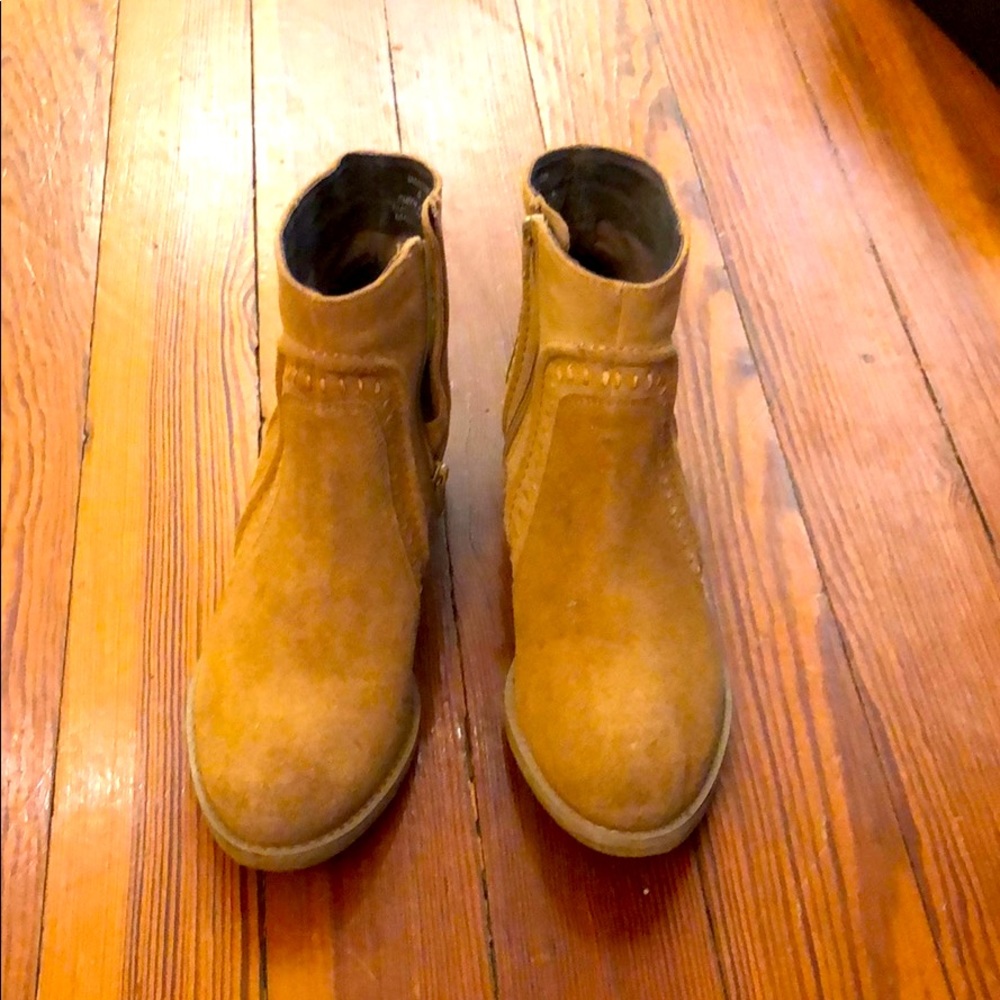Suede boots